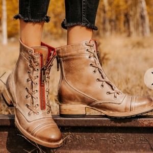 NEW Freebird Liverpool Boots in Taupe - size 8